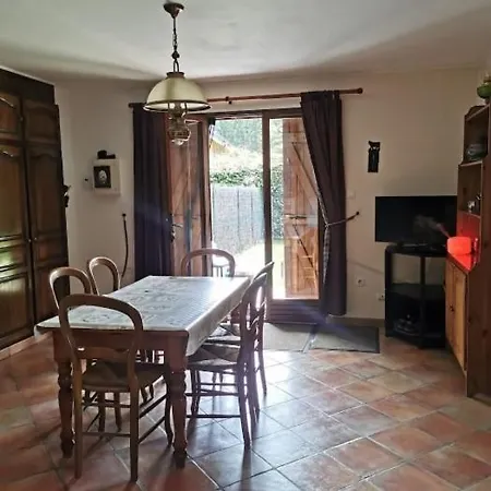 La Petite Jeannette Apartment *